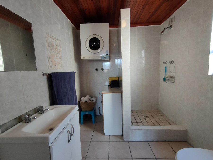 To Let 1 Bedroom Property for Rent in Wavecrest Western Cape